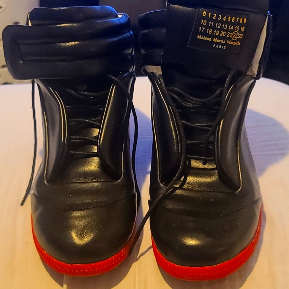 Men's Maison Martin Margiela PARIS SIZE 45 BLACK AND RED BOTTOMS SHOES.